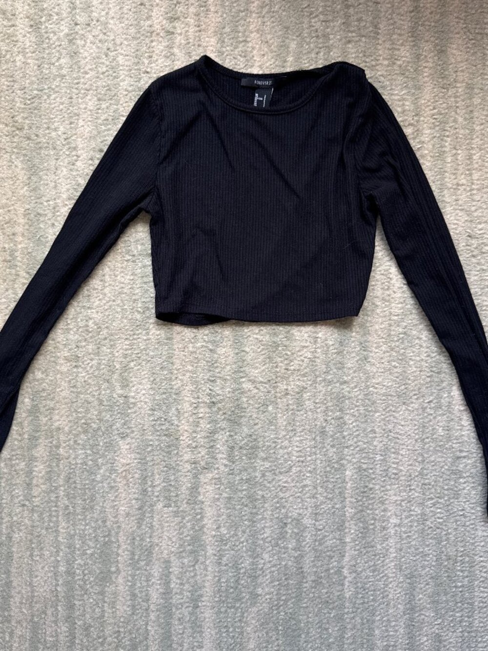 Black long sleeve crop top